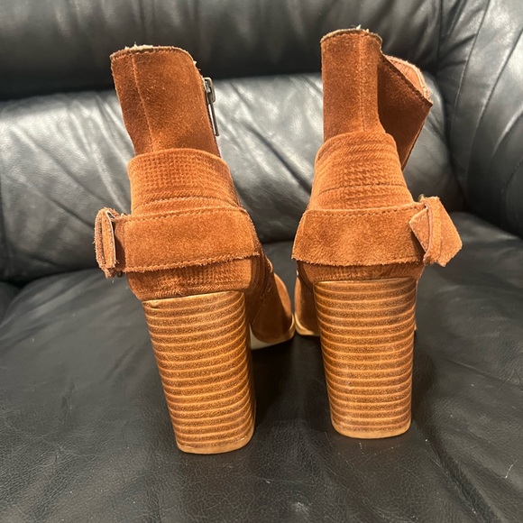 Sbicca Women’s Brown Suede Ankle Boots with buckle , Size 7 - Picture 6 of 11
